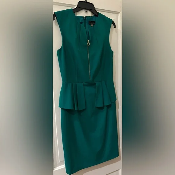 Tahari | Dresses | Tahari Green Dress | Poshmark